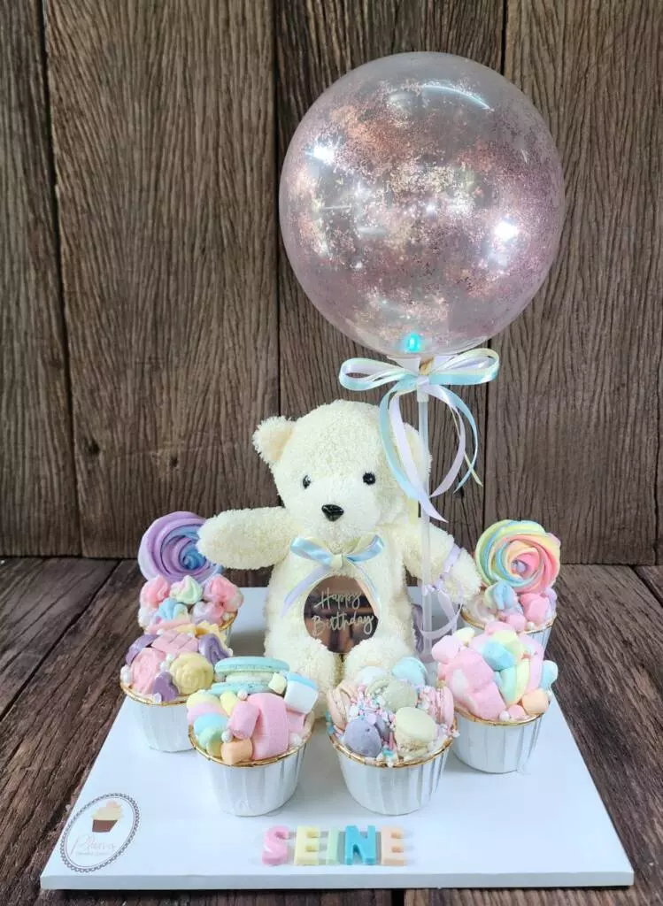 เค้กหมี เค้กวันเกิดน่ารัก ๆ Teddy Bear Over the Rainbow Cupcake